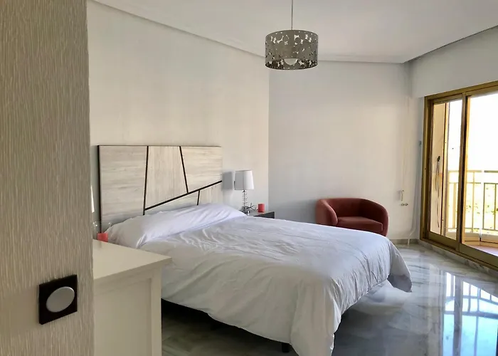 아파트 Rentcostadelsol Dona Sofia A 푸엔히롤라